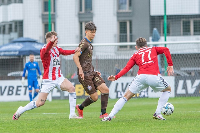 他在关键时 他在关键时